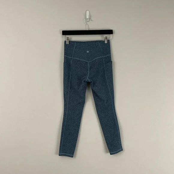 Athleta Salutation Stash II Textured 7/8 Tight Micro Cheetah Riviera Size Small - Picture 2 of 7